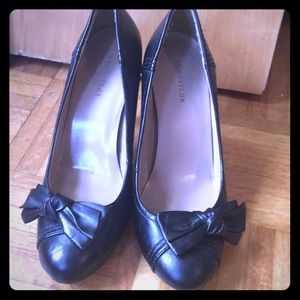 Ann Taylor size 9 Black pumps